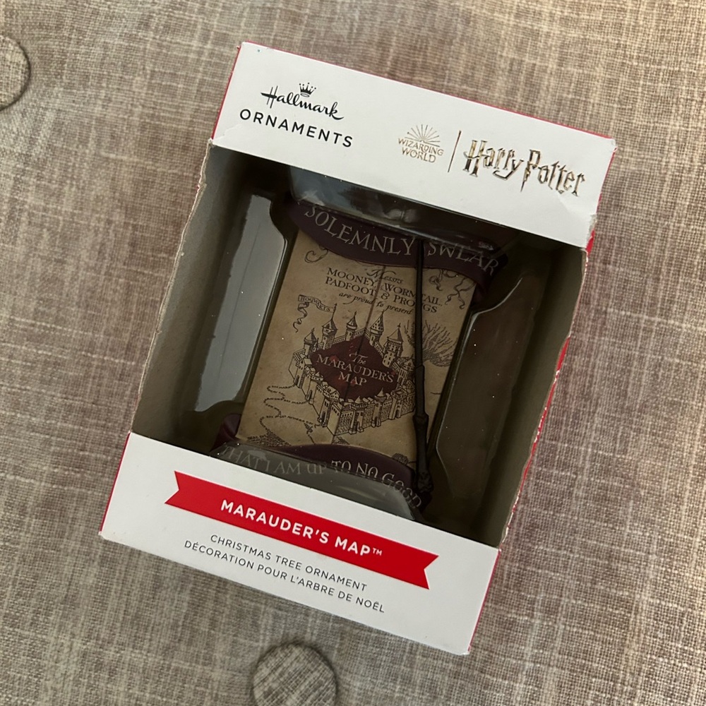 NIB HALLMARK HARRY POTTER ORNAMENT